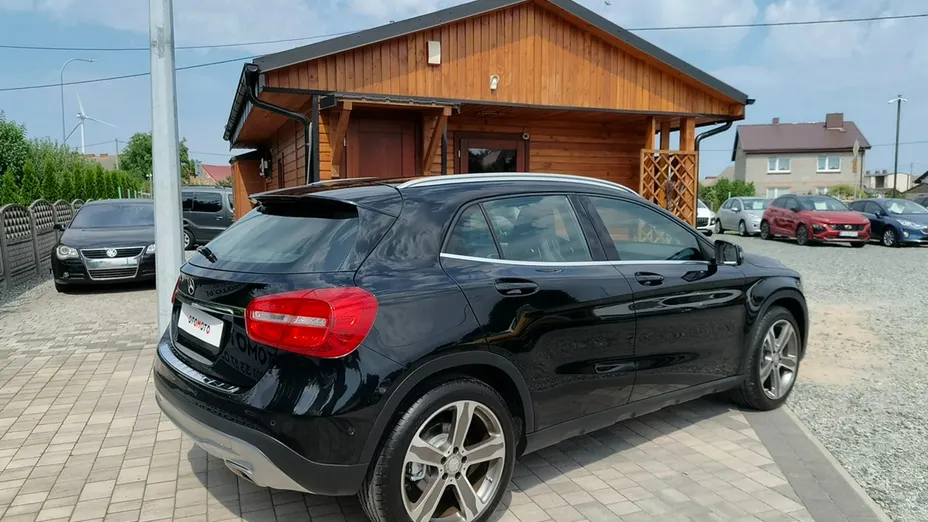 MERCEDES-BENZ GLA -