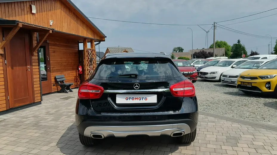 MERCEDES-BENZ GLA -