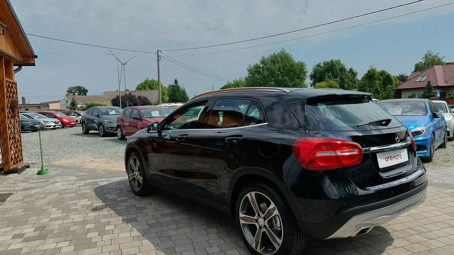 MERCEDES-BENZ GLA -