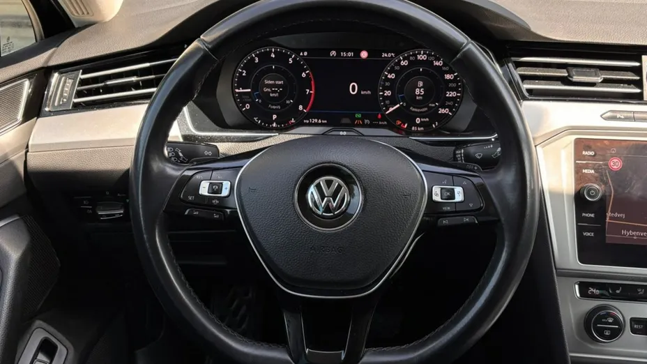 VOLKSWAGEN Passat -