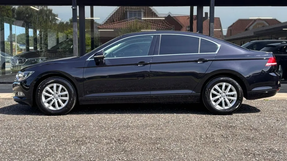 VOLKSWAGEN Passat -