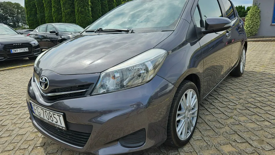 TOYOTA Yaris -