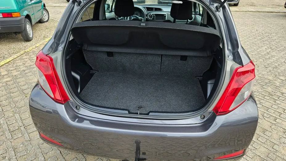 TOYOTA Yaris -