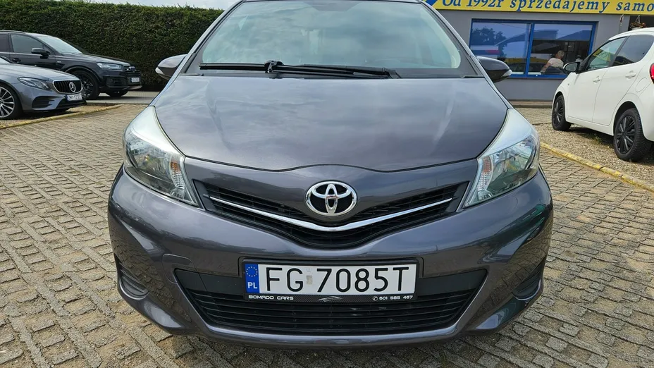 TOYOTA Yaris -