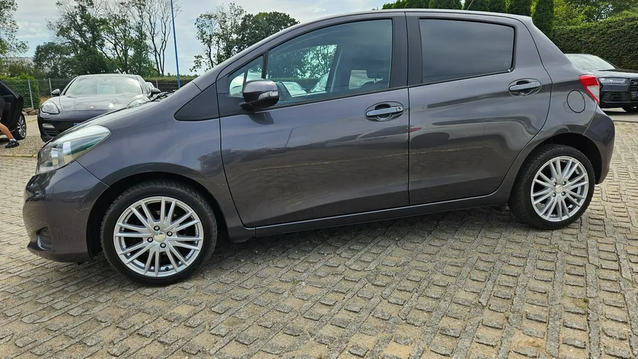 TOYOTA Yaris -