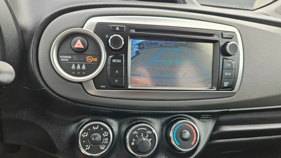 TOYOTA Yaris -