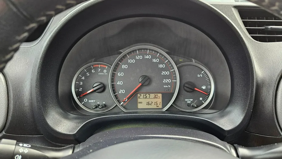 TOYOTA Yaris -