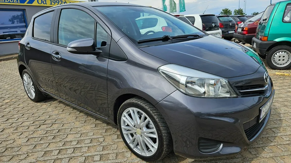 TOYOTA Yaris -