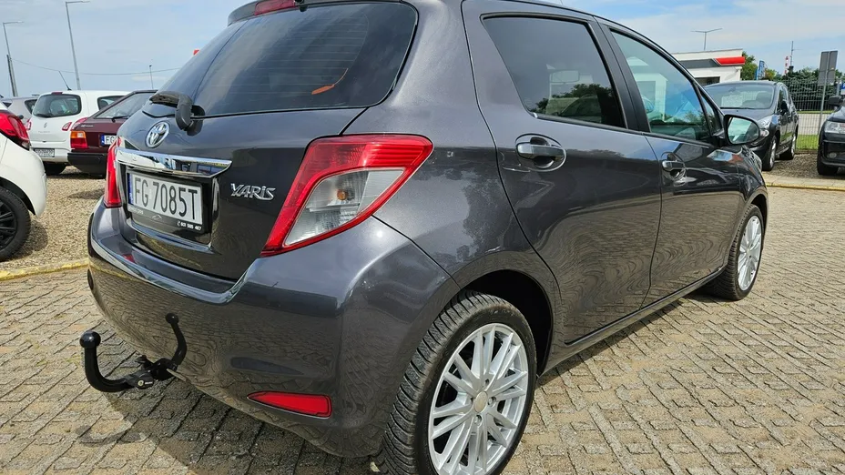 TOYOTA Yaris -