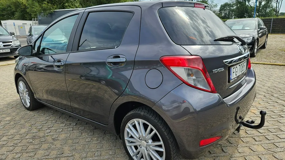 TOYOTA Yaris -
