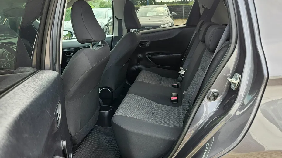 TOYOTA Yaris -