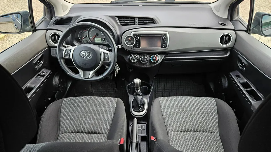 TOYOTA Yaris -