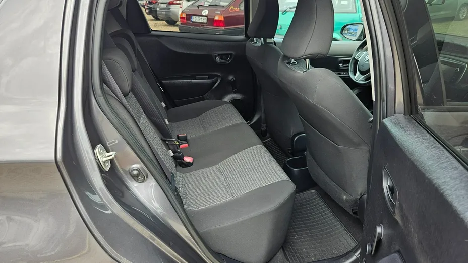 TOYOTA Yaris -