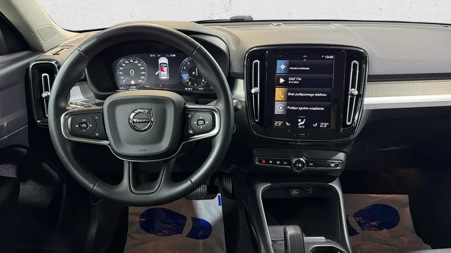 VOLVO XC40 -
