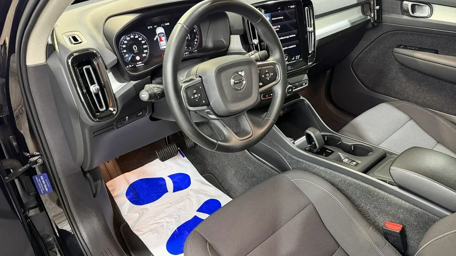 VOLVO XC40 -