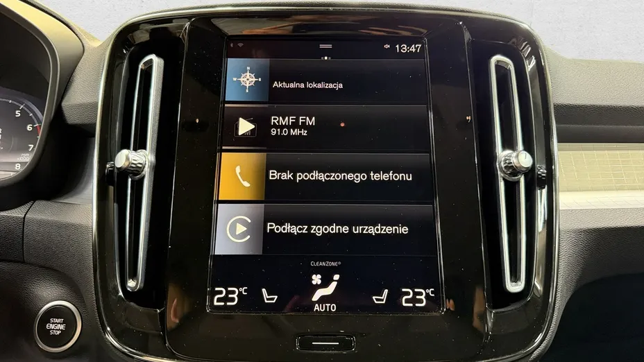 VOLVO XC40 -
