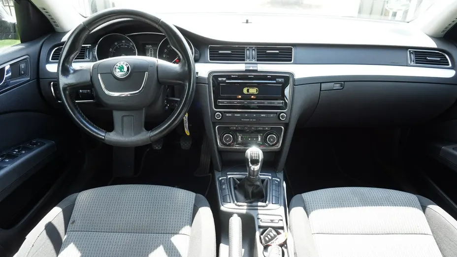 SKODA Superb -