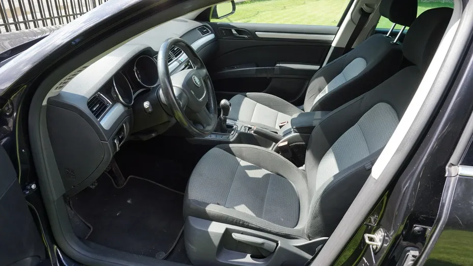 SKODA Superb -
