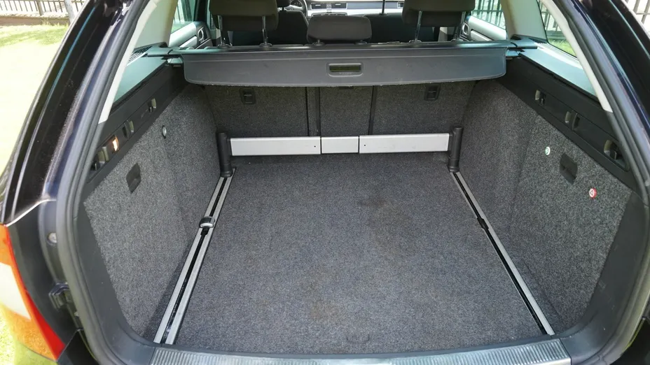 SKODA Superb -