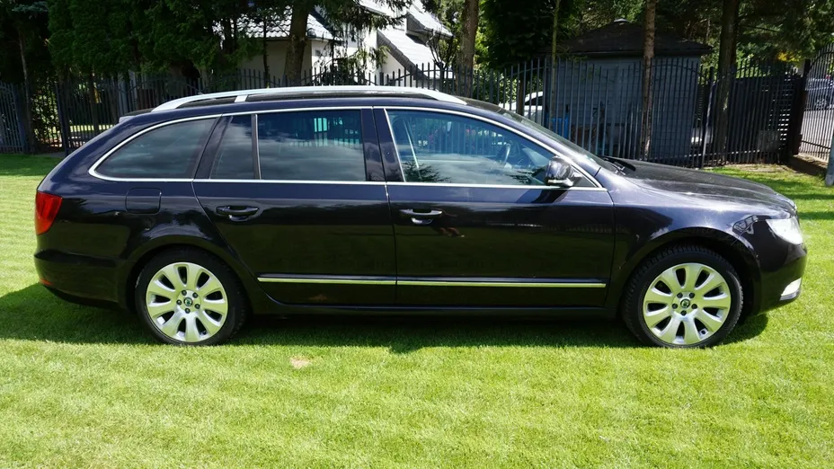 SKODA Superb -