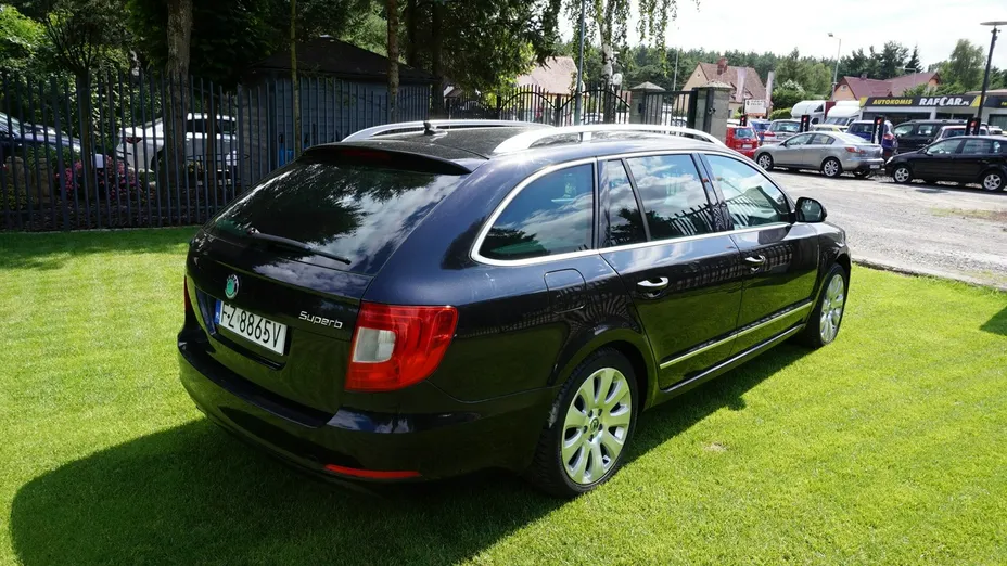 SKODA Superb -