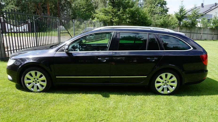 SKODA Superb -