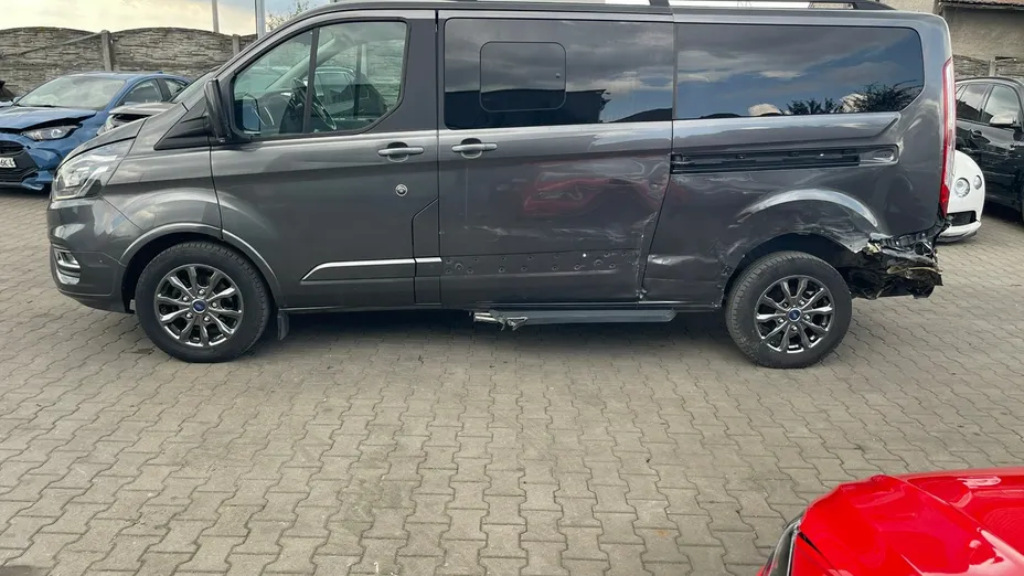 FORD Tourneo Custom -