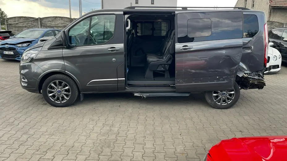 FORD Tourneo Custom -