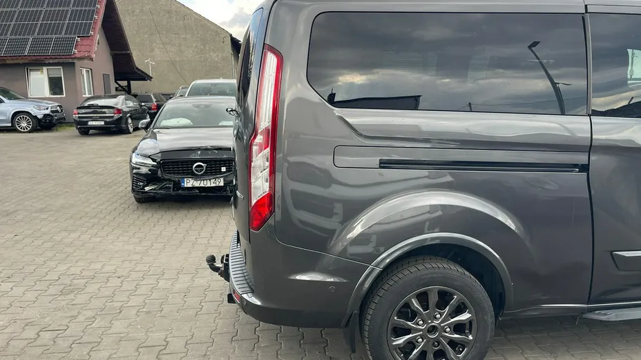 FORD Tourneo Custom -