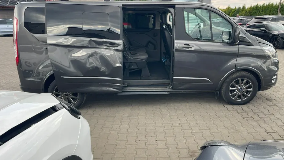 FORD Tourneo Custom -