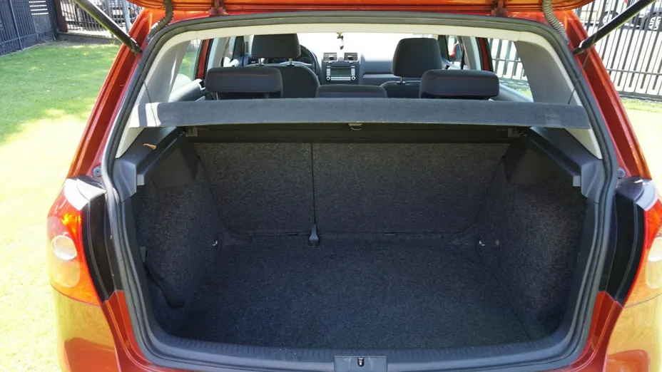 VOLKSWAGEN Golf -