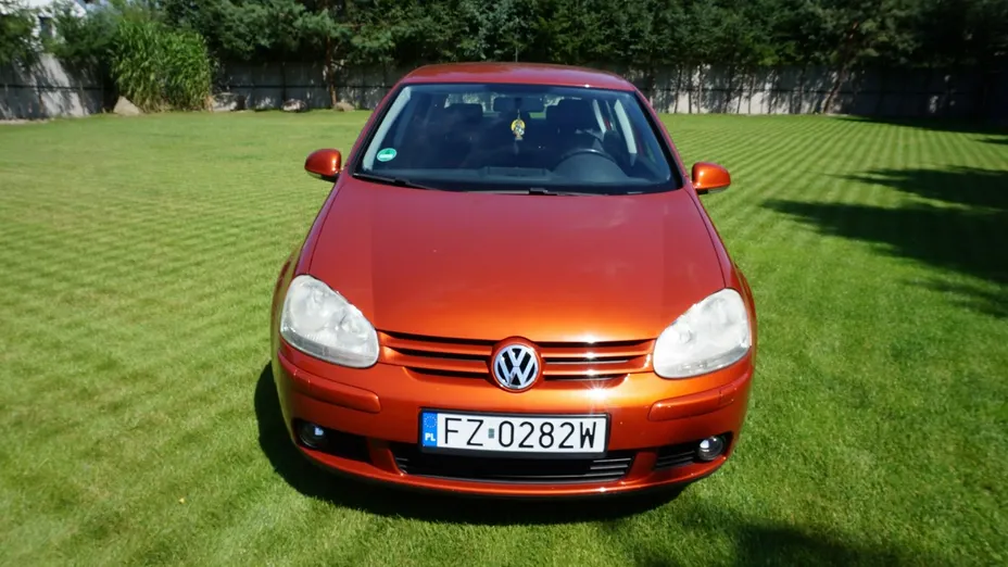 VOLKSWAGEN Golf -