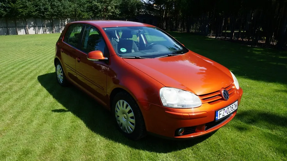 VOLKSWAGEN Golf -