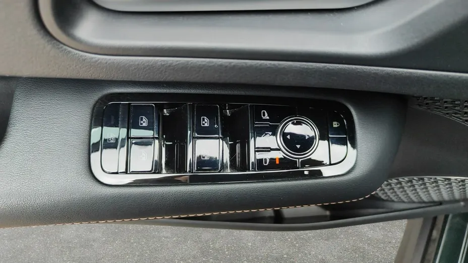 NISSAN Ariya -