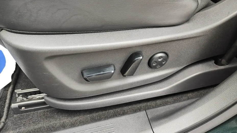 NISSAN Ariya -