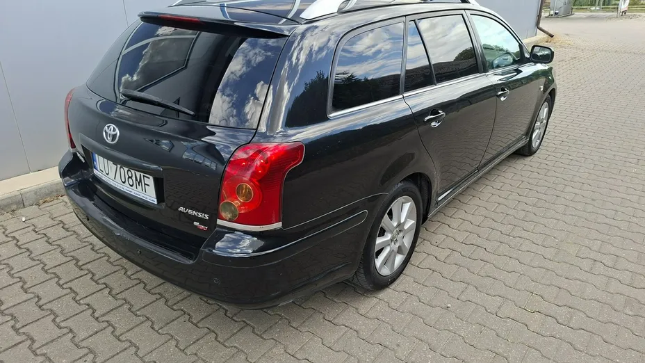 TOYOTA Avensis -