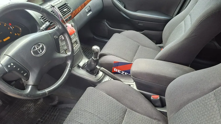 TOYOTA Avensis -
