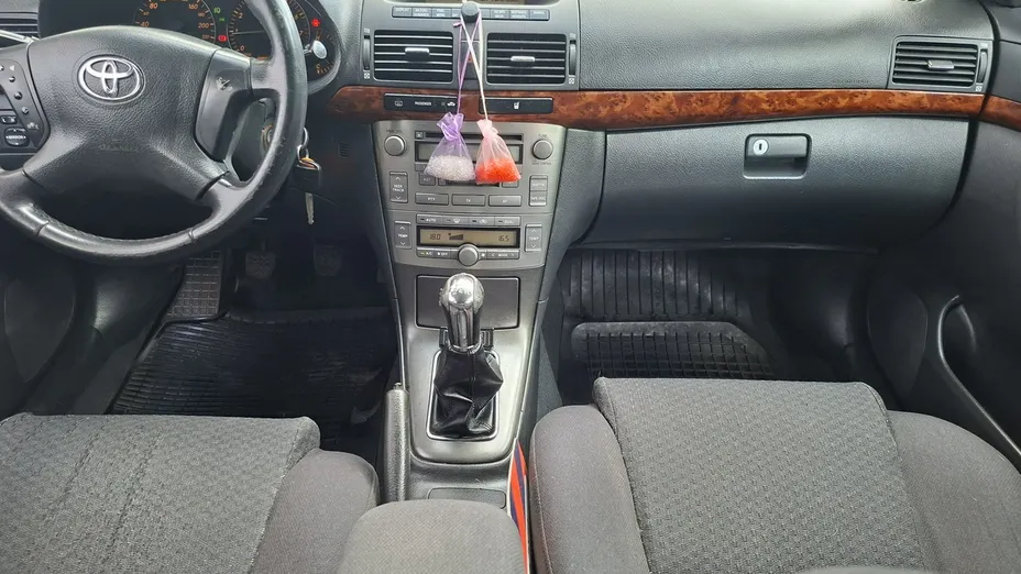 TOYOTA Avensis -