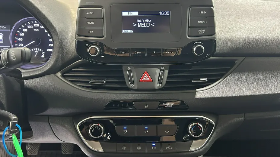 HYUNDAI i30 -