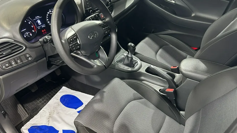 HYUNDAI i30 -