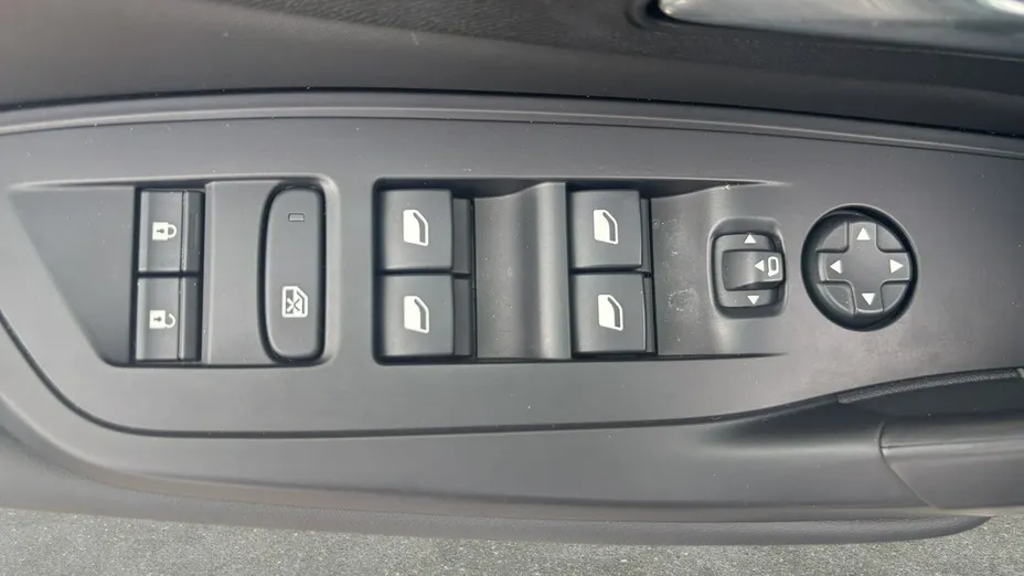 PEUGEOT 308 -