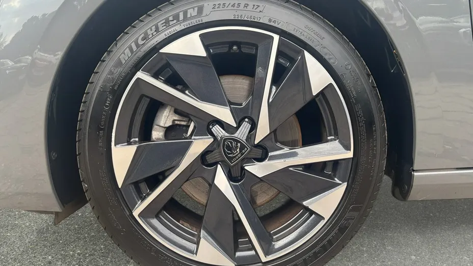 PEUGEOT 308 -