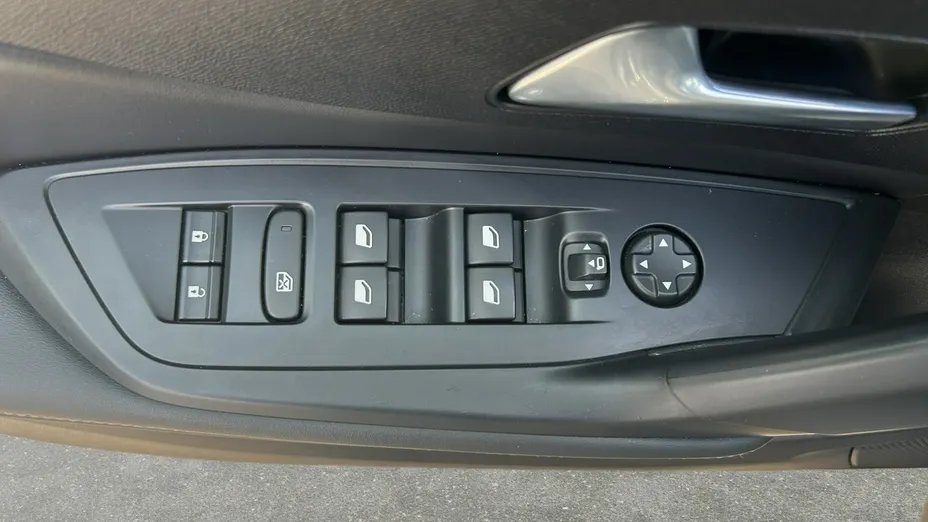PEUGEOT 308 -