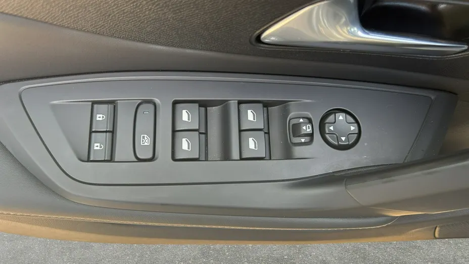 PEUGEOT 308 -