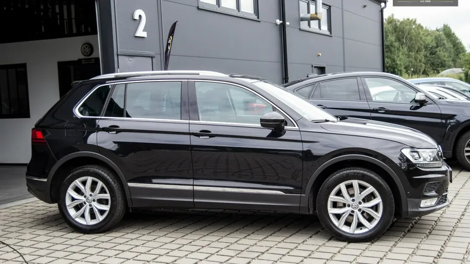 VOLKSWAGEN Tiguan -