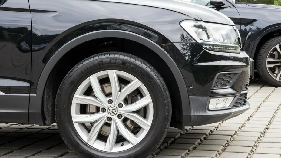 VOLKSWAGEN Tiguan -
