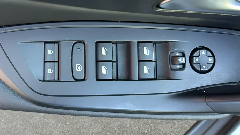 PEUGEOT 308 -