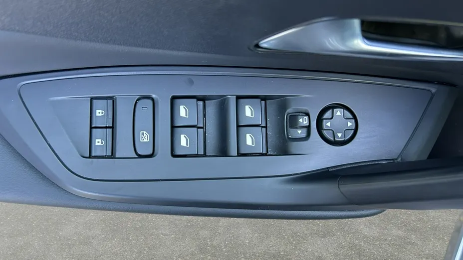 PEUGEOT 308 -