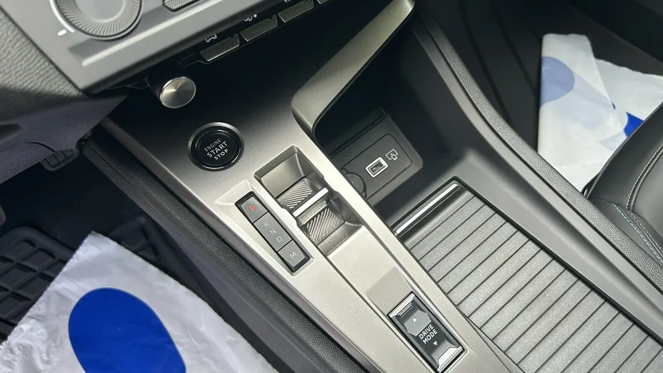 PEUGEOT 308 -