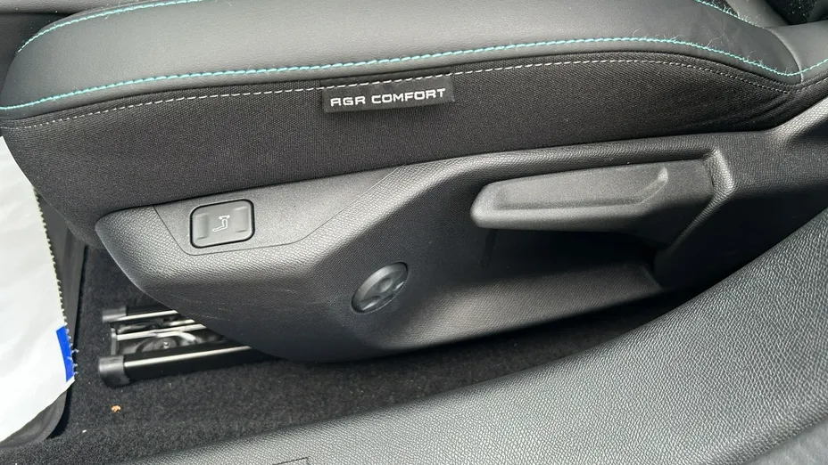 PEUGEOT 308 -